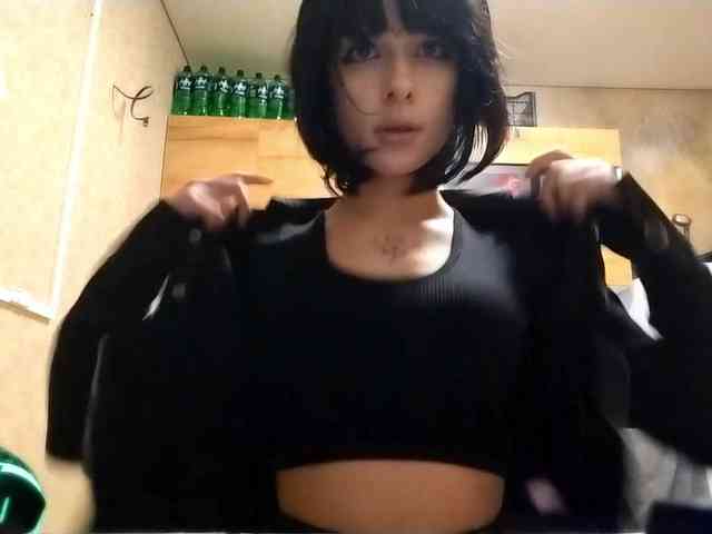 FreidaKozubal webcam