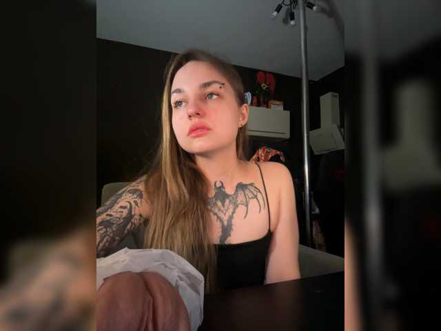 KrisVXN0's BongaCams show and profile