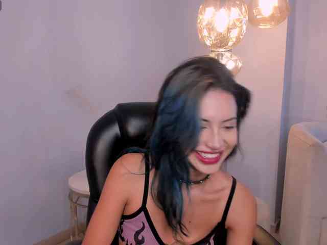 KayraLanne webcam
