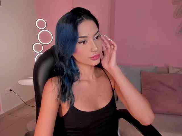 KayraLanne webcam