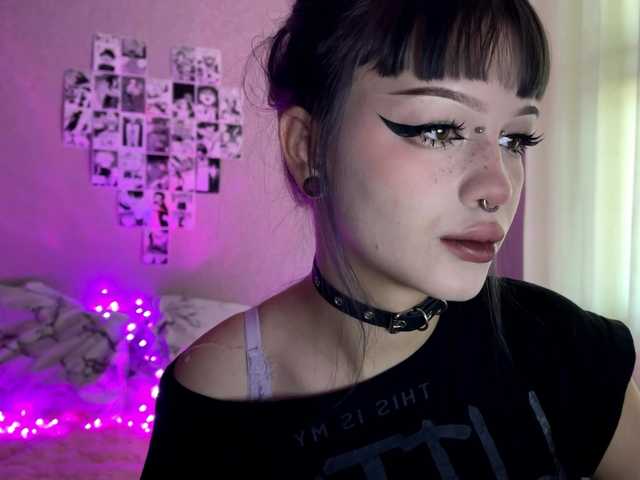 dieonisia – webcam model profile photo