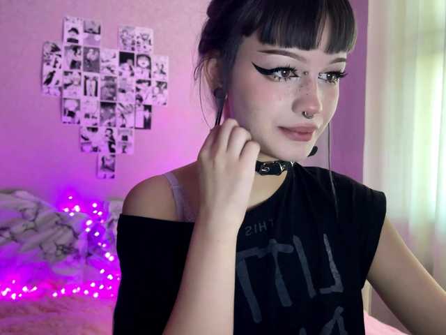 dieonisia's BongaCams show and profile