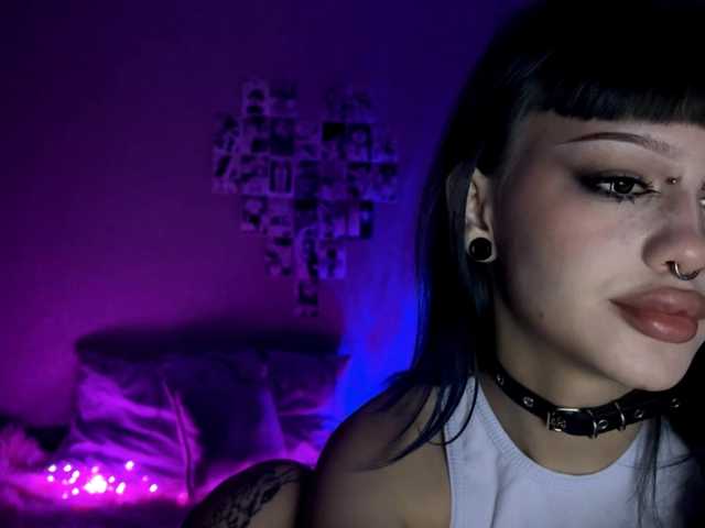 dieonisia – webcam model profile photo