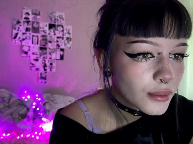 dieonisia's BongaCams show and profile