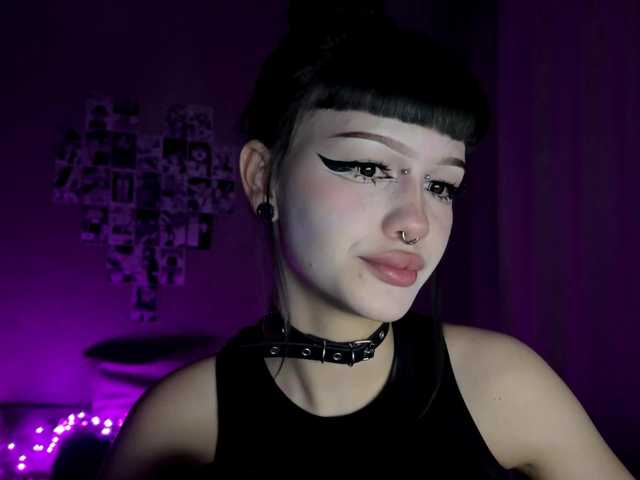 dieonisia's BongaCams show and profile