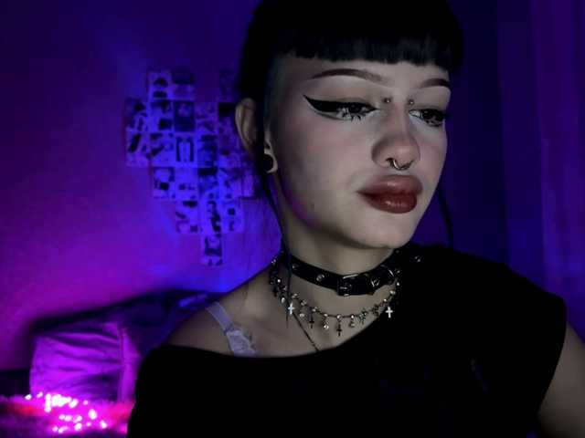 dieonisia's BongaCams show and profile