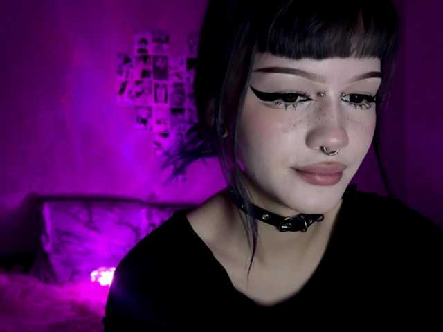 dieonisia – webcam model profile photo