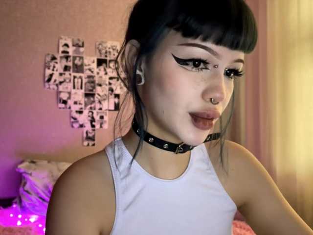 dieonisia's BongaCams show and profile