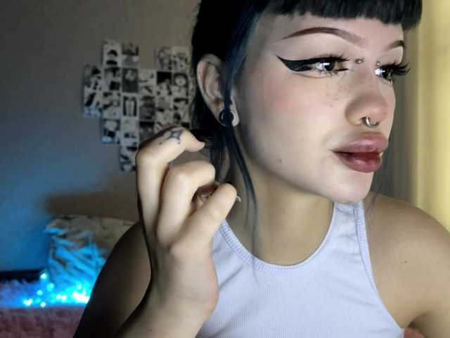 dieonisia's BongaCams show and profile