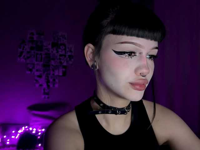 dieonisia's BongaCams show and profile