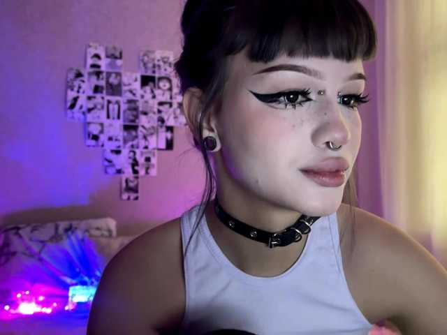 dieonisia's BongaCams show and profile