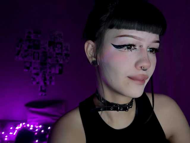 dieonisia's BongaCams show and profile