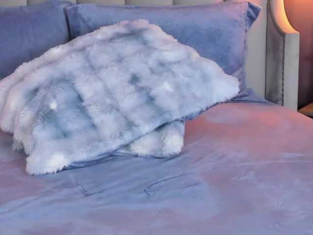 EllaDiamond's BongaCams show and profile