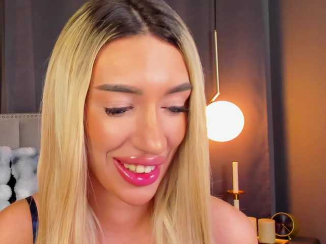 EllaDiamond's BongaCams show and profile