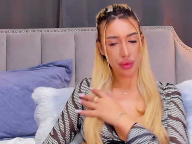 EllaDiamond's BongaCams show and profile