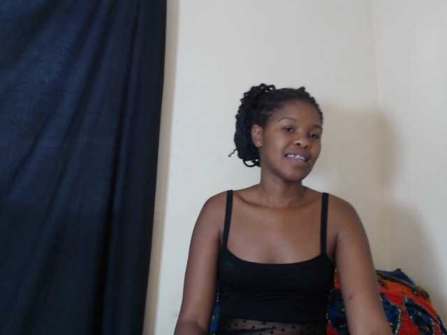 BonnieL's BongaCams show and profile