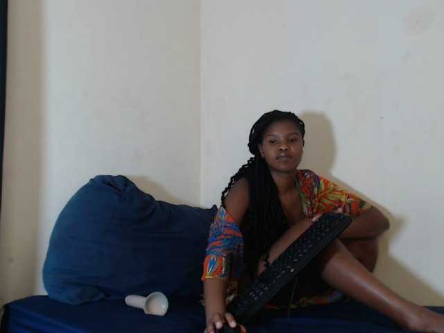 BonnieL's BongaCams show and profile