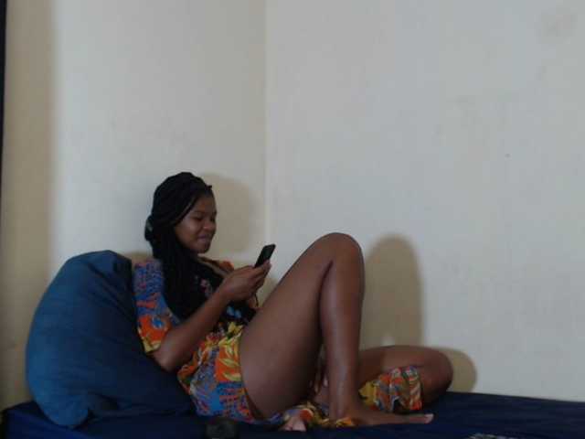 BonnieL's BongaCams show and profile