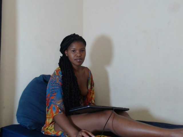 BonnieL's BongaCams show and profile