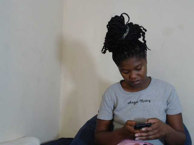 BonnieL's BongaCams show and profile