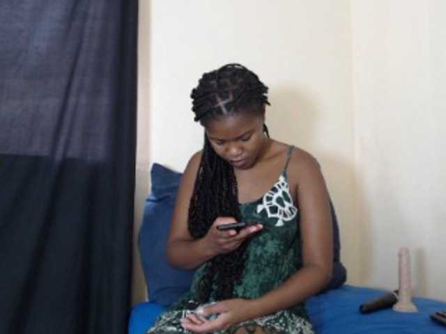 BonnieL's BongaCams show and profile