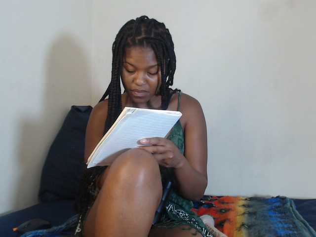 BonnieL's BongaCams show and profile