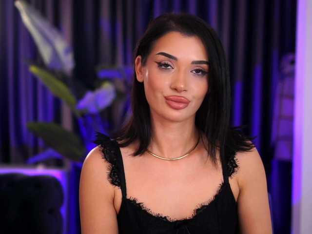 NaughtyyChloe webcam