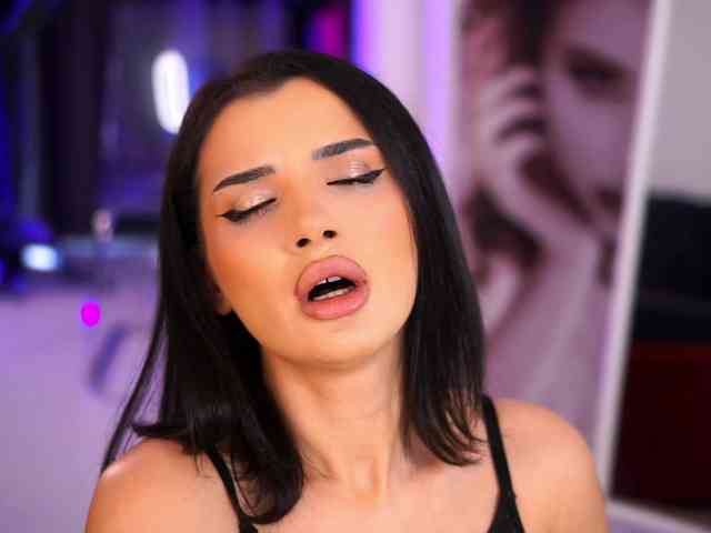 NaughtyyChloe webcam