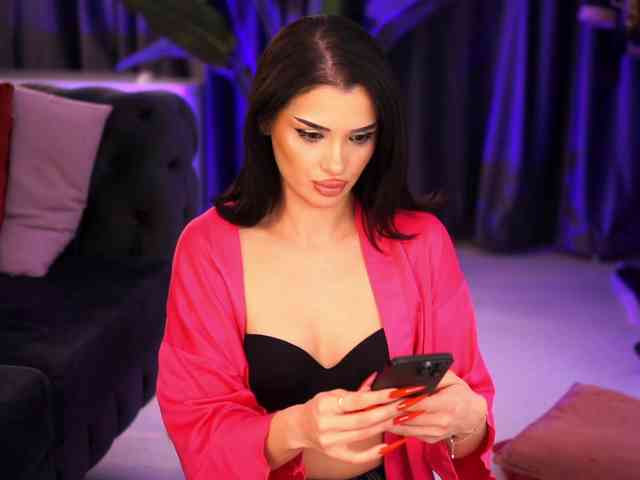 NaughtyyChloe webcam