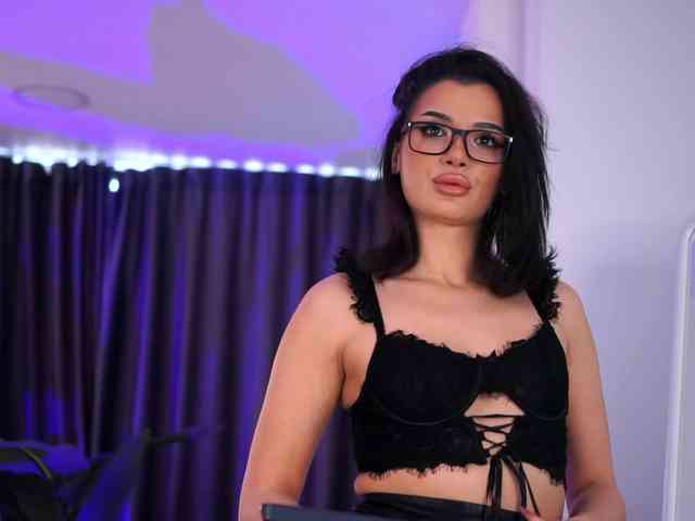 NaughtyyChloe webcam