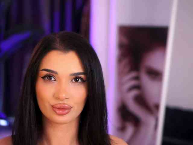 NaughtyyChloe webcam