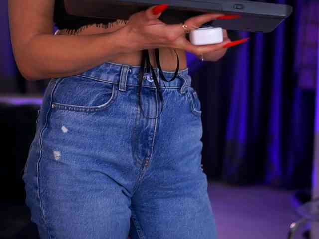 NaughtyyChloe webcam