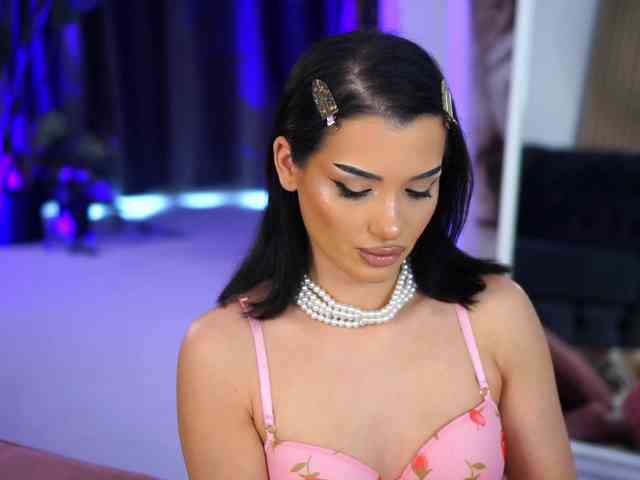 NaughtyyChloe webcam