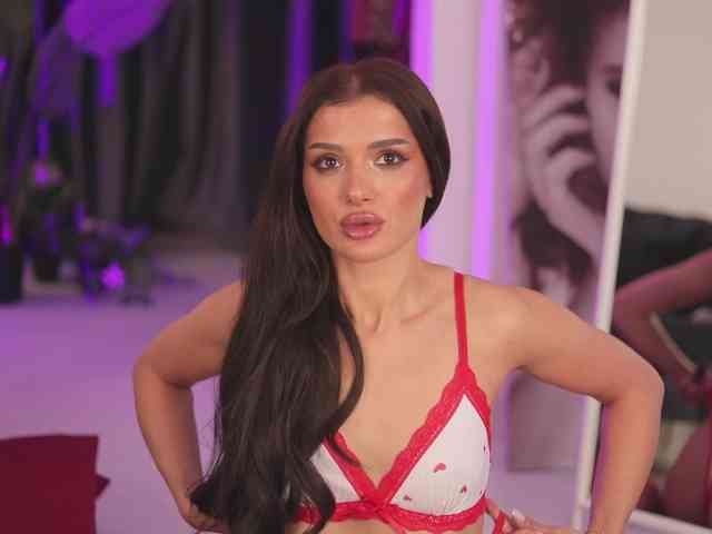 NaughtyyChloe webcam