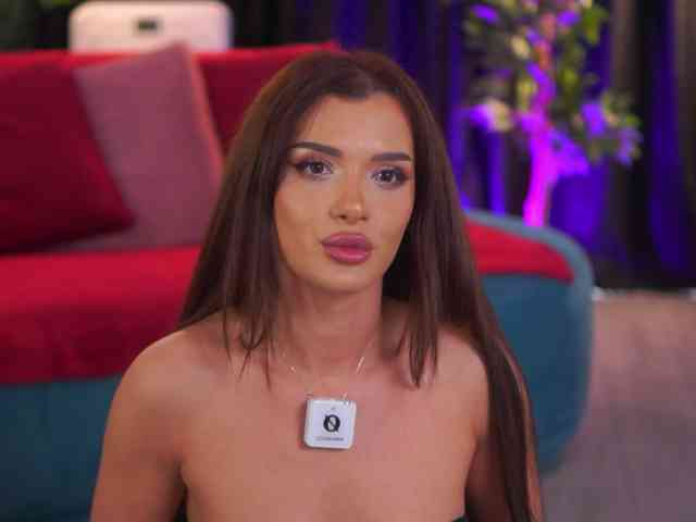 NaughtyyChloe webcam