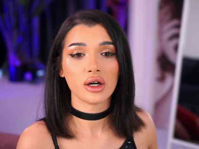 NaughtyyChloe webcam