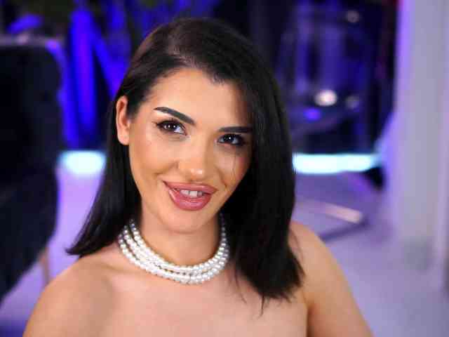 NaughtyyChloe webcam