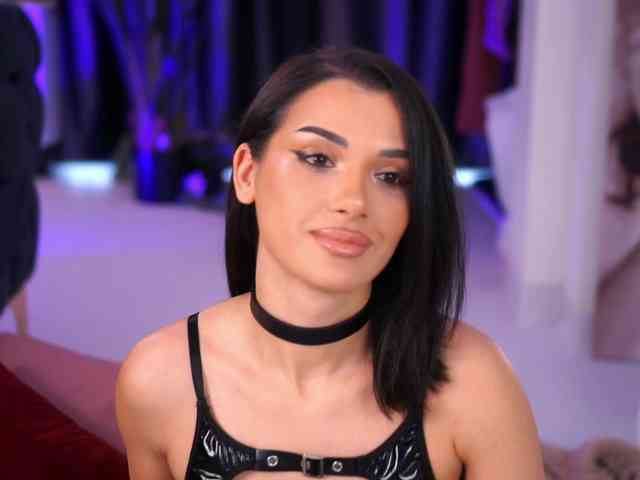 NaughtyyChloe webcam