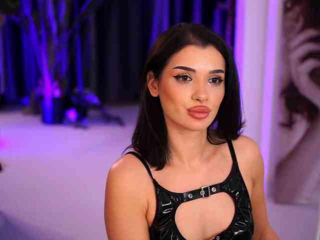 NaughtyyChloe webcam