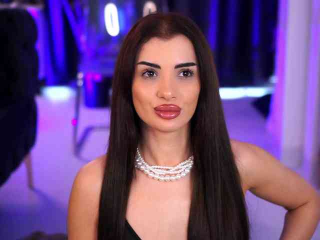 NaughtyyChloe webcam