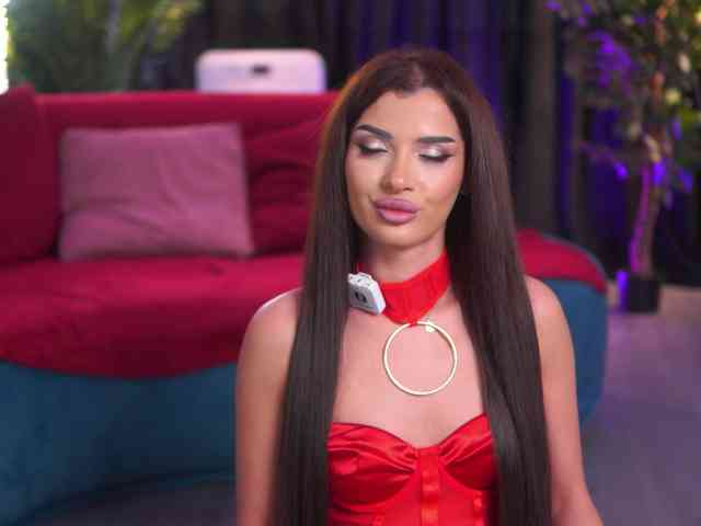 NaughtyyChloe webcam