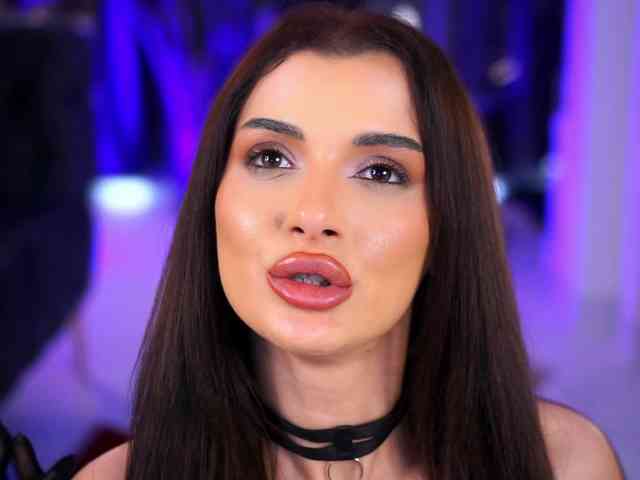 NaughtyyChloe webcam