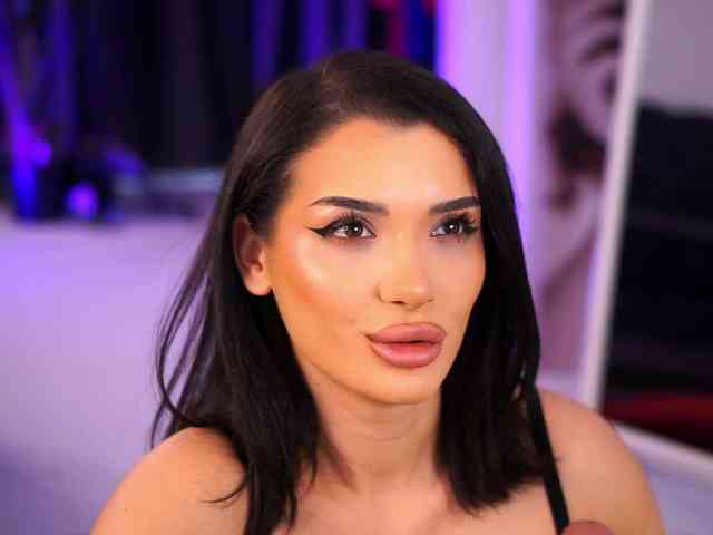 NaughtyyChloe webcam