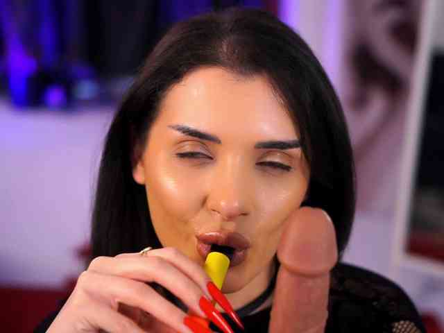 NaughtyyChloe webcam