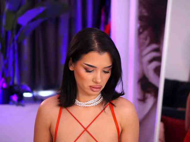 NaughtyyChloe webcam