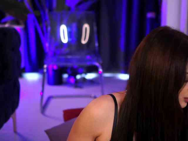 NaughtyyChloe webcam