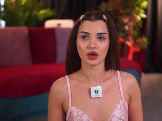 NaughtyyChloe webcam