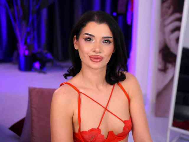 NaughtyyChloe webcam