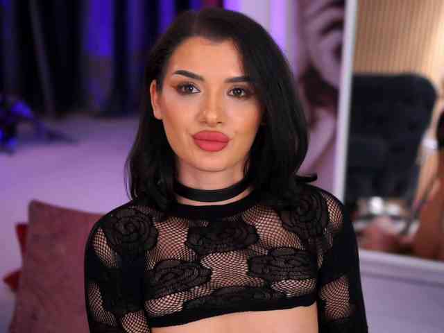 NaughtyyChloe webcam