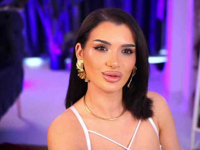 NaughtyyChloe webcam